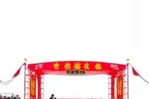 《快问快答失守时刻》封面：选手席上突然安静下来的答题现场
